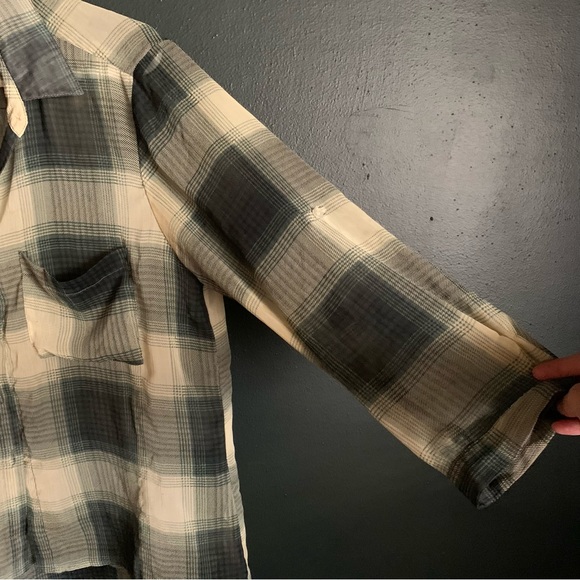 Women’s Button Down Longsleeve Shirt Size Small - Picture 3 of 6